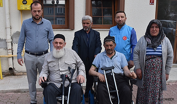 BOYABAT'TA İKİ ENGELLİYE AKÜLÜ ARAÇ!