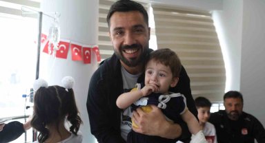 Bülent Uygun ve futbolculardan çocuklara anlamlı ziyaret