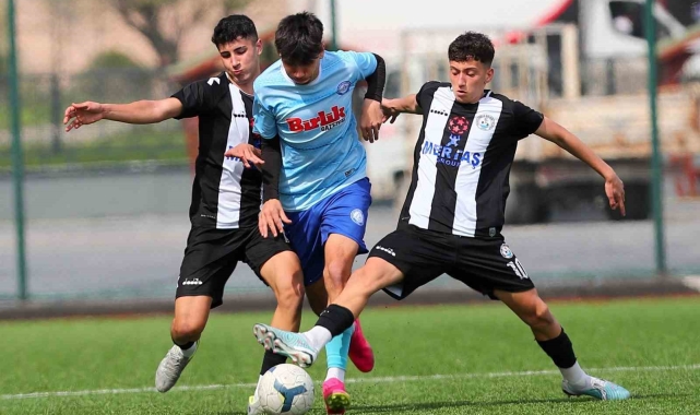Burhaniye Belediyespor U-18 Takımı Türkiye Şampiyonası'na hazır
