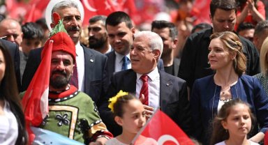 Bursa'da 23 Nisan coşkusu kentin dört bir yanını sardı