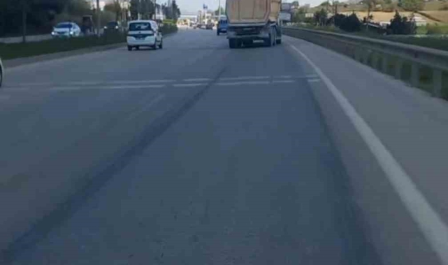 Bursa'da aksı yamuk tırı görenler gözlerine inanamadı