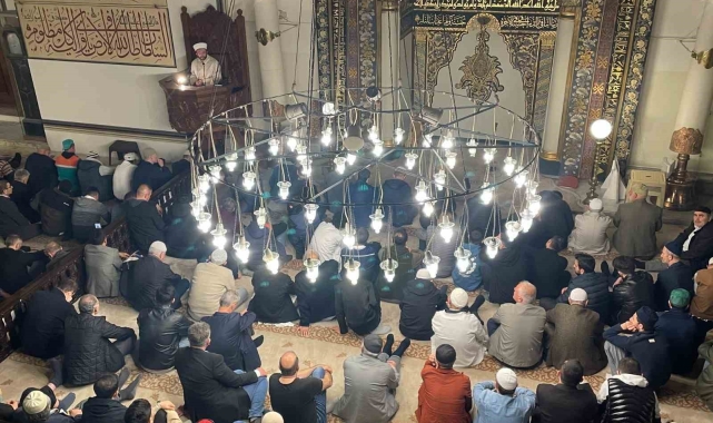 Bursa'da binlerce vatandaş camilere akın etti