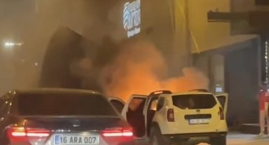 Bursa'da seyir halindeki otomobil alev alev yandı