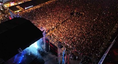 Büyükşehir, 23 Nisan'ı binlerce kişinin katıldığı konserle kutladı