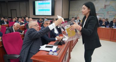 Büyükşehir'de Edremitli meclis üyelerine yeni görevleri verildi
