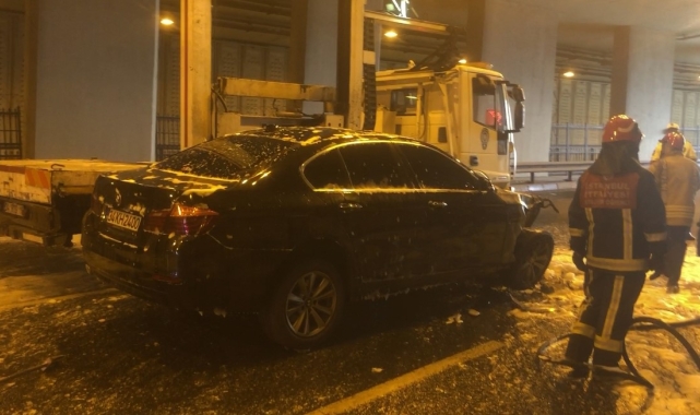 Çağlayan Tüneli'nde otomobilin alev alev yandığı anlar kamerada