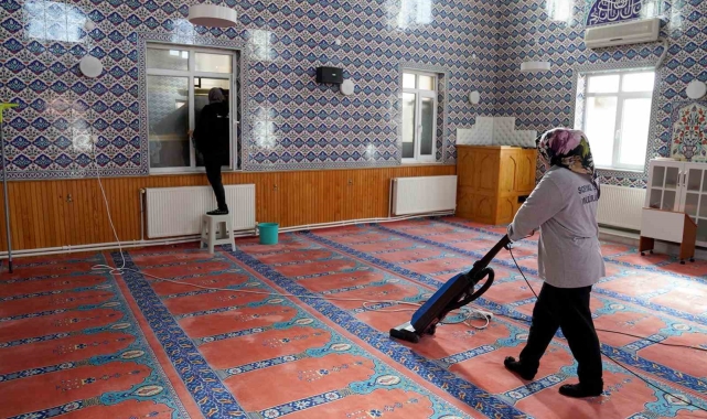 Camilerde Ramazan temizliği