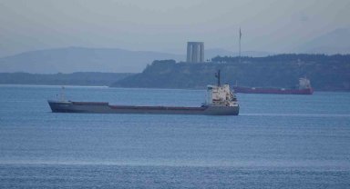 Çanakkale Boğazı'nda makine dairesinde yangın çıkan gemi Karanlık Liman'a demirletildi