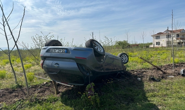Çarşamba'da devrilen otomobilin sürücüsü yaralandı