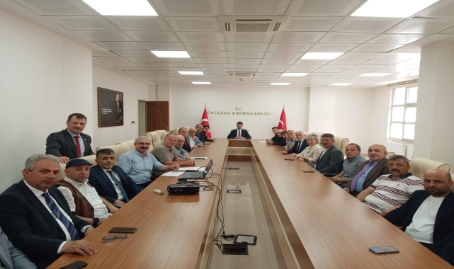 Çaykara Kaymakamı Erbek, muhtarlarla bir araya geldi