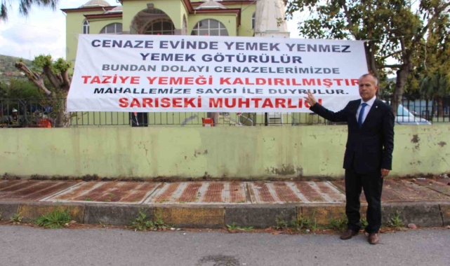 'Cenaze evinde yemek yenmez, yemek götürülür' diyen muhtar, ilk icraat olarak mahallesinde cenaze yemeğini kaldırdı