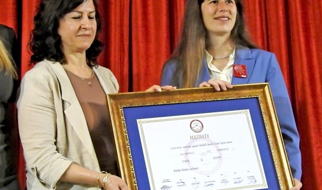 Çeşme'nin ilk kadın Belediye Başkanı Lal Denizli görevine başladı