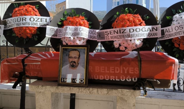 CHP'nin çöken balkonundan düşüp ölen ilçe başkan yardımcısı toprağa verildi