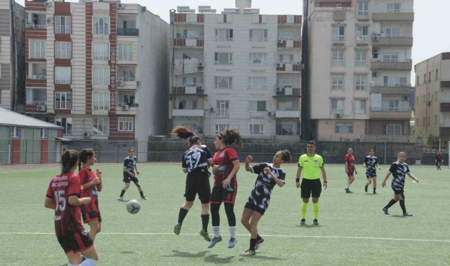 Cizre kadın futbol takımı, Bitlis'i 3-2 yendi