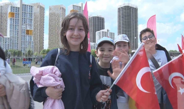 Çocuklar "TRT 46. Uluslararası 23 Nisan Çocuk Şenliği"nde bir araya geldi