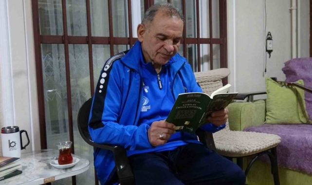 Çocukluk arkadaşının adını yazdığı romanla yaşatıyor