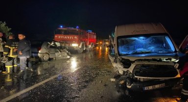 Çorum'da trafik kazasında anne ve kızı öldü, 3 kişi yaralandı
