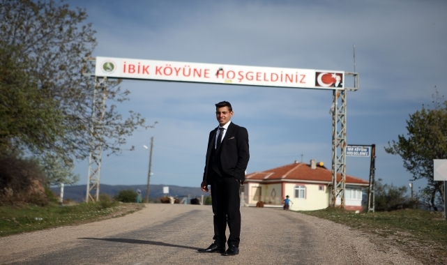 Çorum'da üç rakibini geride bırakan genç, 19 yaşında muhtar seçildi