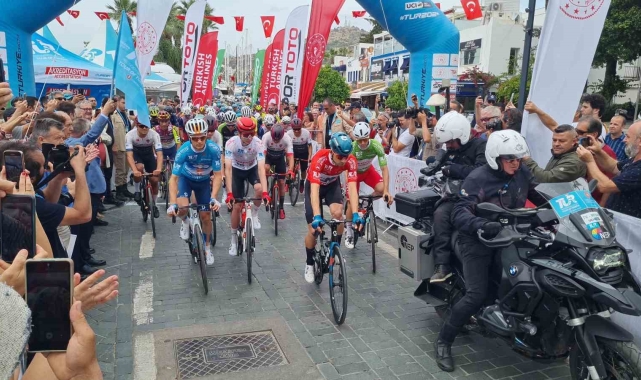 Cumhurbaşkanlığı Türkiye Bisiklet Turu'nda 177 kilometrelik Bodrum - Kuşadası etabı başladı