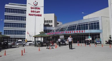 D100'de otomobil şarampole devrildi: 1 ölü, 3 yaralı