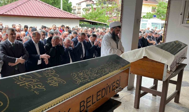 Define ararken mağarada ölen baba ile oğlu toprağa verildi