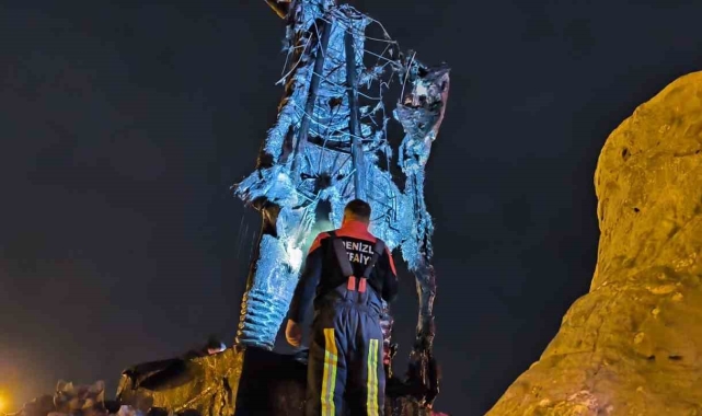 Denizli'de Milli Mücadele kahramanının heykeli kundaklandı