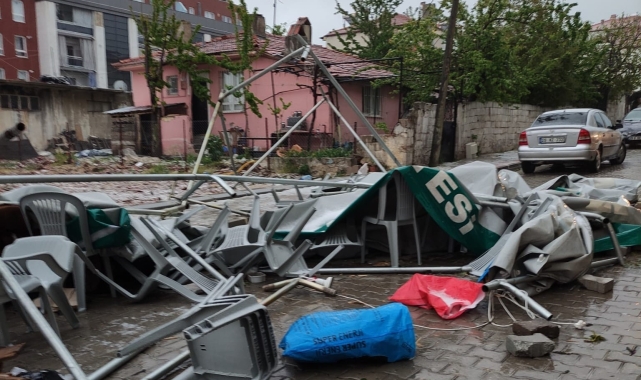 Denizli'de yağış ve fırtına yaşamı olumsuz etkiledi