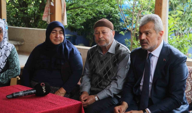 "Depremde 5 evladım gitti" diyen gözü yaşlı anneye belediye başkanından bayram ziyareti