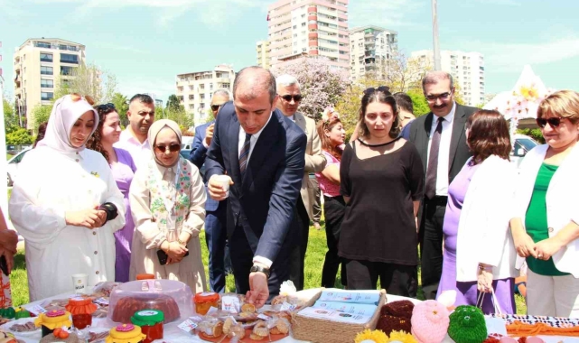 Dezavantajlı kadınların el emeği göz nuru ürünleri karnavalda sergileniyor