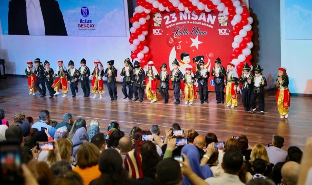 Didim'de kreş öğrencileri 23 Nisan'ı erken kutladı