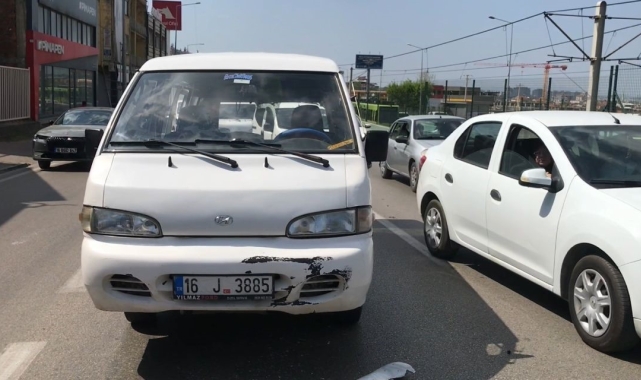 Direksiyon başında bilincini kaybetti, 3 otomobile çarptı