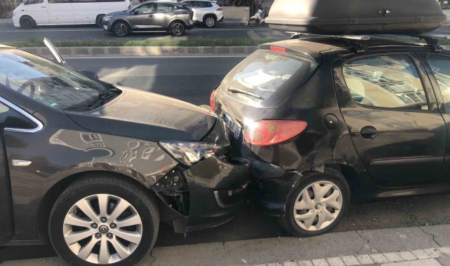 Direksiyon başında rahatsızlanınca kaza yapan kadın yoğun bakıma alındı