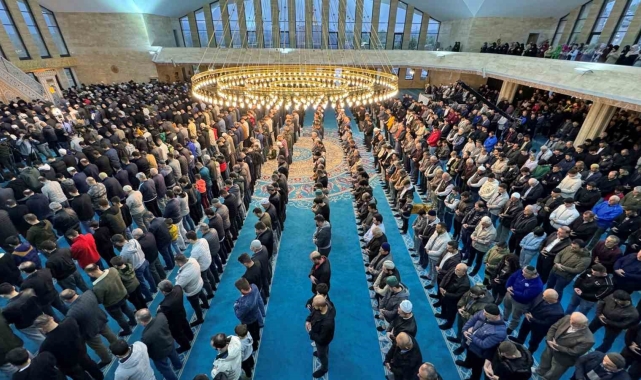 Diyanet İşleri Başkanı Erbaş: "Gözyaşına mahkum edilen her bir Müslüman, zalimlerin elinden kurtulacağı bayram sabahını bekliyor"