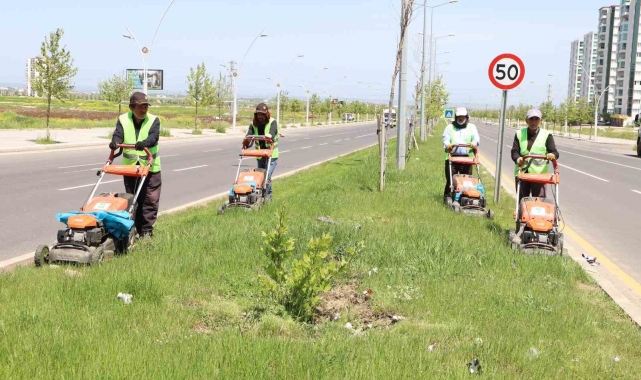 Diyarbakır'da günlük 150 bin metrekarelik yeşil alanda çalışma yürütülüyor