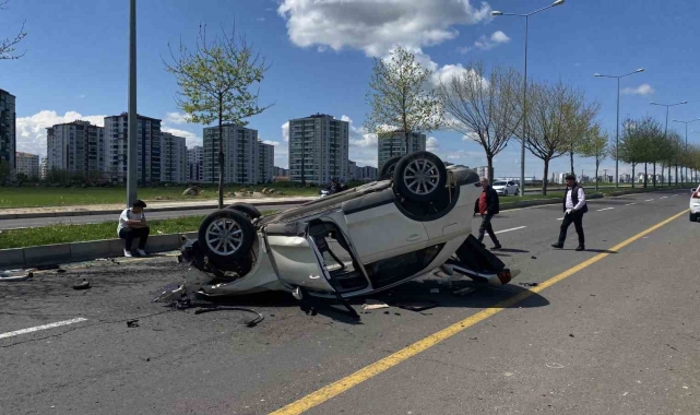 Diyarbakır'da iki otomobil çarpıştı: 6 yaralı