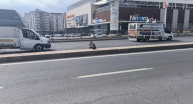 Diyarbakır'da Ninova Park AVM önünde canını hiçe sayan şahıs yolun ortasına tuvaletini yaptı