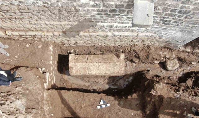 Diyarbakır'ın 12 bin yıllık tarihinde ilk kez lahit mezar bulundu