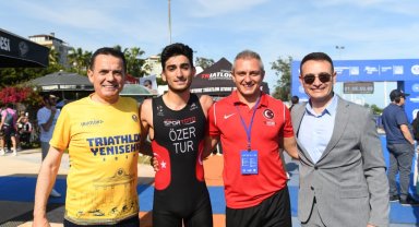 Dünya Paratriatlon Kupası'nda milli paratriatlet Uğurcan Özer birinci oldu