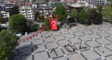 Düzce'de bisikletliler 23 Nisan Ulusal Egemenlik ve Çocuk Bayramı'nı özel koreografiyle kutladı
