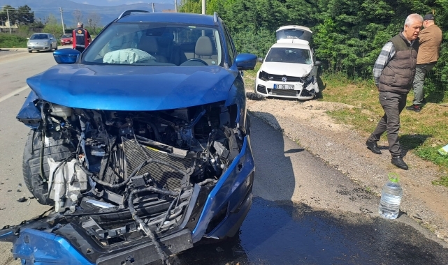 Düzce'de cip ile çarpışan otomobildeki 2 kişi yaralandı