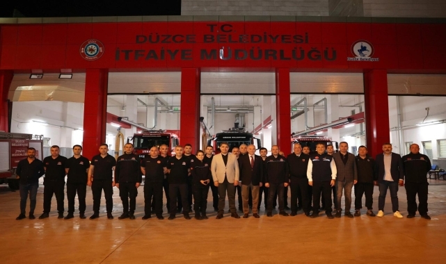 Düzce Valisi Aslan, itfaiye ekipleriyle sahur yaptı