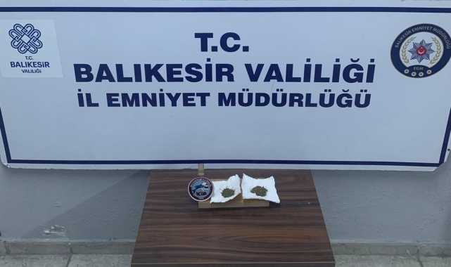Edremit'te 'dur' ihtarına uymayan şahıslardan uyuşturucu çıktı