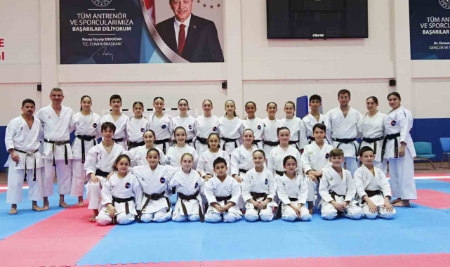 Efsane karateci Turgay Yeşilyurt, Tavşanlı'da sporculara 'Kata' semineri verdi