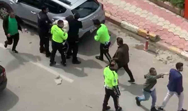 Ehliyetsiz araç kullanan kardeşine ceza yazan polis memurunu bıçaklayan şahıs tutuklandı