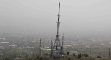 Elazığ'da toz taşınımı etkili oldu