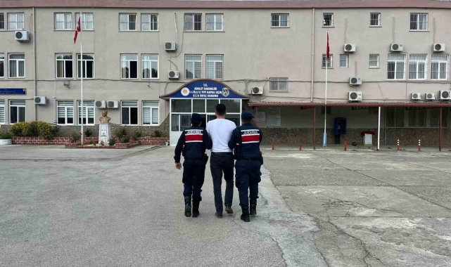 Elbise dolabından hırsız çıktı