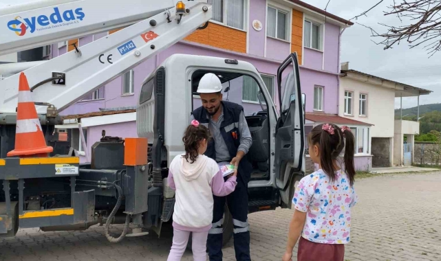 Elektrik dağıtım şirketi çocukları gülümsetti