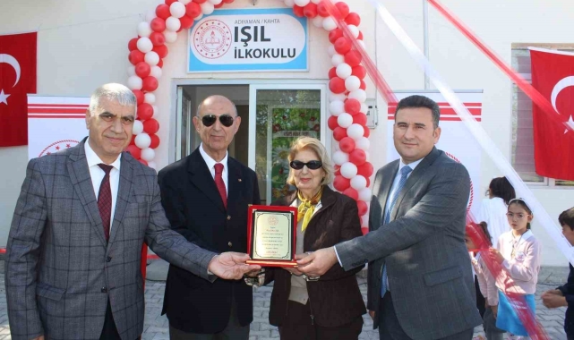 Emekli ikramiyesiyle köyde okul yaptı