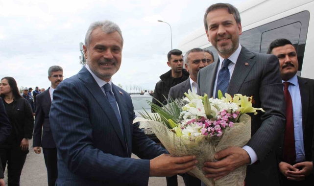 Enerji Bakanı Alparslan Bayraktar'dan Hatay'a bayram ziyareti