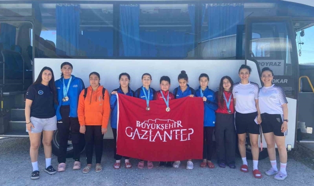 Engelli Sporcular Yüzme Şampiyonasında performanslarıyla göz doldurdu